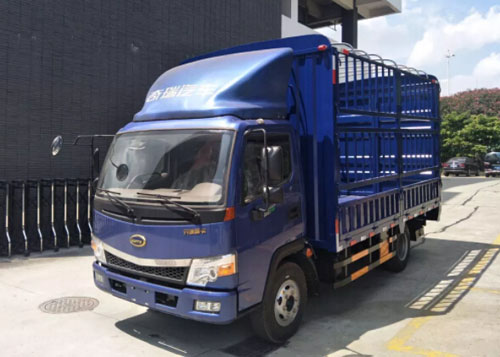 卡車經(jīng)過甘肅收費(fèi)站地磅超重0.4噸 通行費(fèi)翻6倍